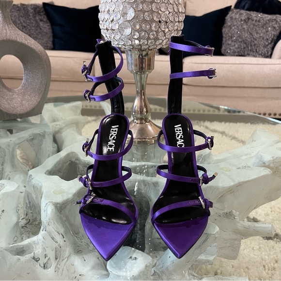 Authentic NIB Versace Pin-Point Leather Sandal Women's - Picture 3 of 15